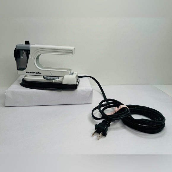 Proctor Silex Mini Steam/Dry Travel Electric Iron Dual Voltage I-2565A; Compact - Picture 2 of 16
